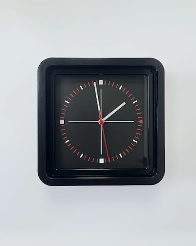 Ikea Kvitt Wall Clock — Đồng hồ