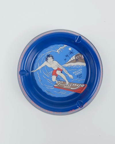 Smoking Paper — Surfer Ashtray — Gạt tàn